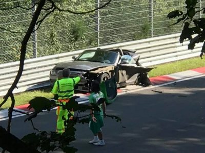 Este accidente grave en Nürburgring ha tenido 10 vehículos implicados, varios heridos... y algunos de ellos españoles