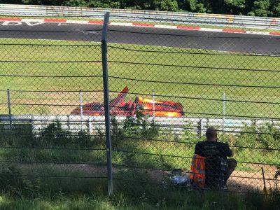 Este accidente grave en Nürburgring ha tenido 10 vehículos implicados, varios heridos... y algunos de ellos españoles