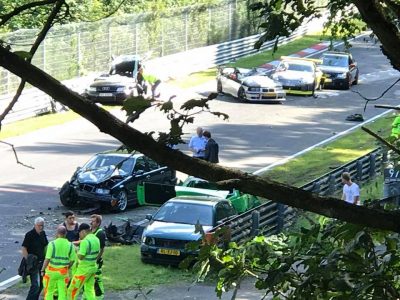 Este accidente grave en Nürburgring ha tenido 10 vehículos implicados, varios heridos... y algunos de ellos españoles