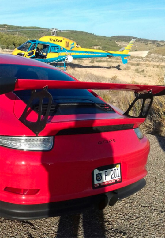 Este Porsche 911 GT3 RS ha batido el récord de la velocidad máxima registrada por el helicóptero de la DGT