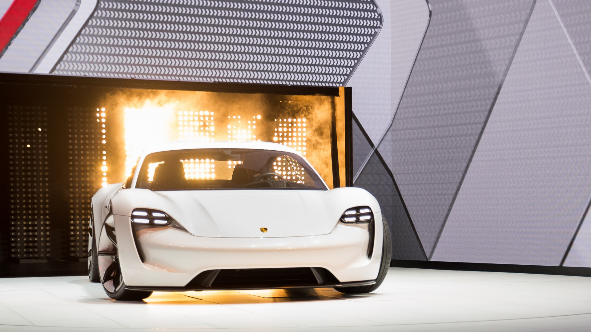 Porsche pone paso firme con el Mission E: lo veremos en 2019