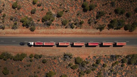 Vídeo: El nuevo Land Rover Discovery es capaz de remolcar un camión de 110 toneladas