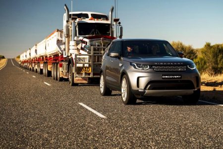 Vídeo: El nuevo Land Rover Discovery es capaz de remolcar un camión de 110 toneladas