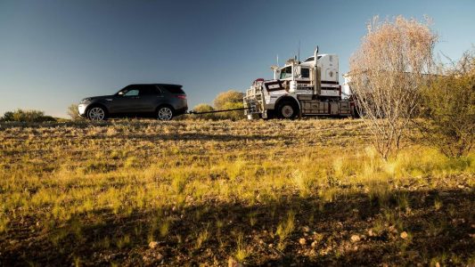 Vídeo: El nuevo Land Rover Discovery es capaz de remolcar un camión de 110 toneladas