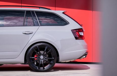 El Skoda Octavia RS de ABT viene pisando fuerte: ¡315 CV bajo el brazo!