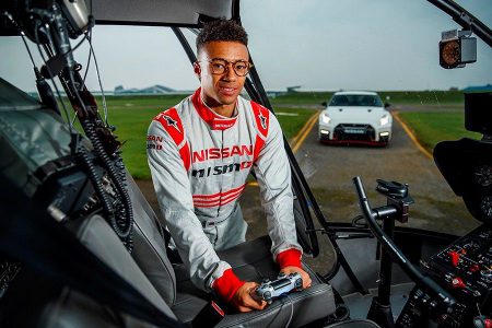 Este Nissan GT-R se controla desde un helicóptero con un mando de PlayStation y alcanza hasta 210 km/h