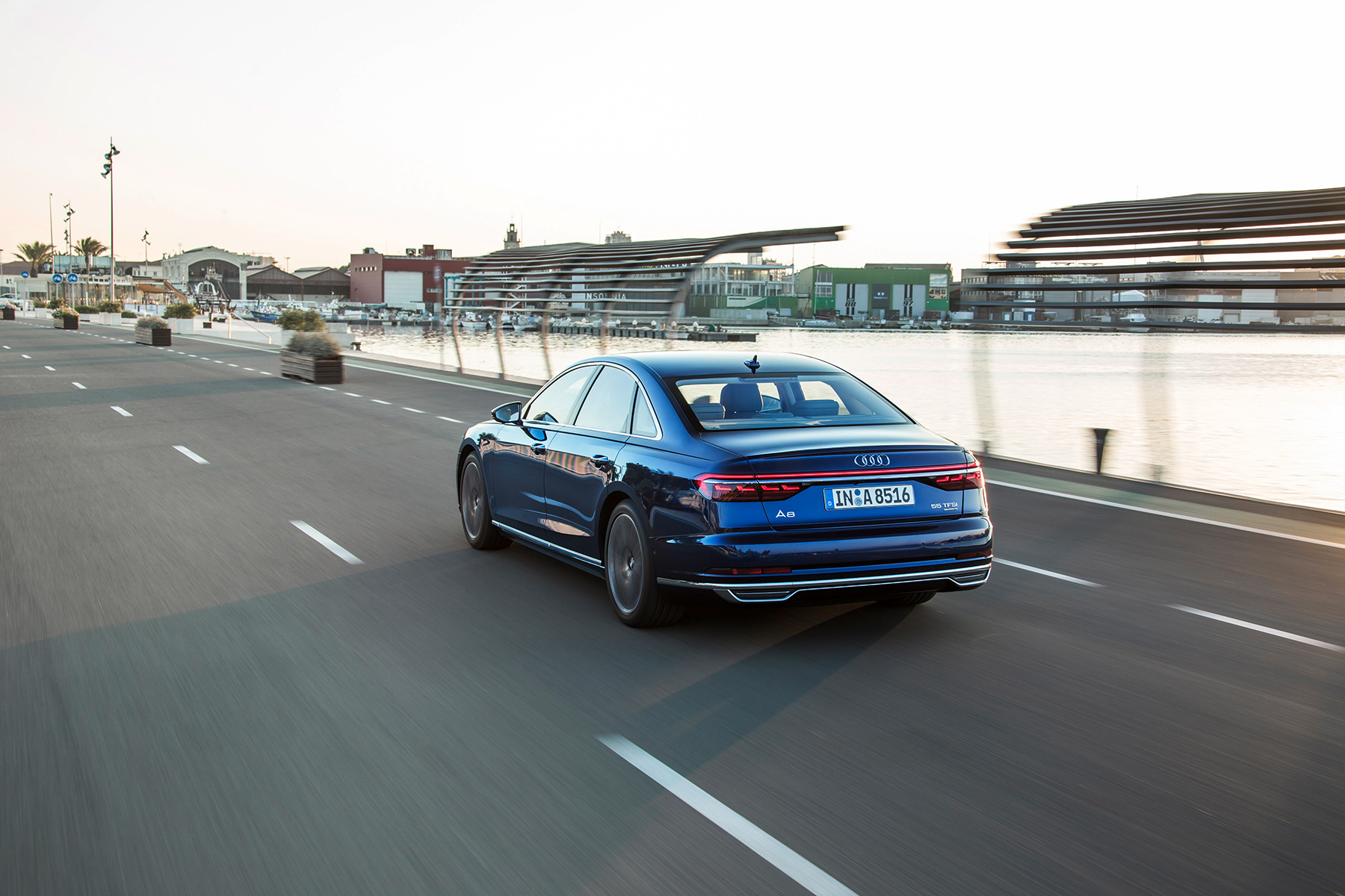 ¡Lujo sobre ruedas! Audi ya admite pedidos del A8 en España, a partir de 97.500 euros
