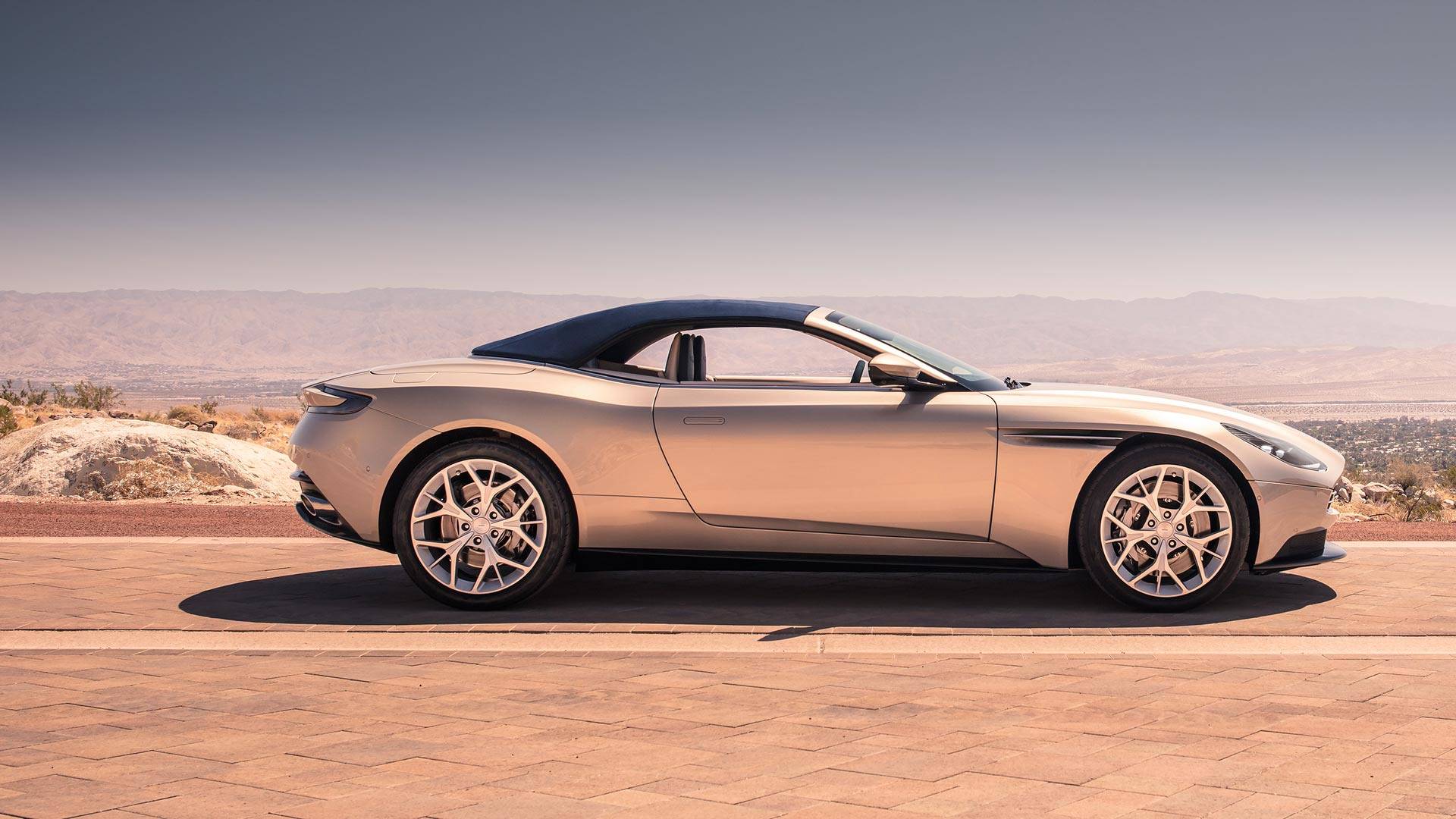 Oficial: Aston Martin DB11 Volante, a cielo descubierto