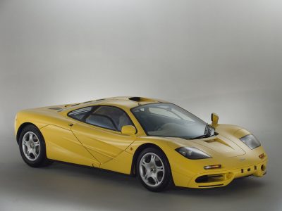 Todavía estás a tiempo: Sale a la venta un McLaren F1 de 1997 a estrenar... ¡conserva hasta los plásticos de fábrica!