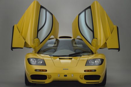 Todavía estás a tiempo: Sale a la venta un McLaren F1 de 1997 a estrenar... ¡conserva hasta los plásticos de fábrica!