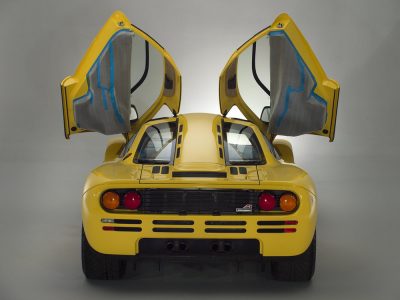 Todavía estás a tiempo: Sale a la venta un McLaren F1 de 1997 a estrenar... ¡conserva hasta los plásticos de fábrica!