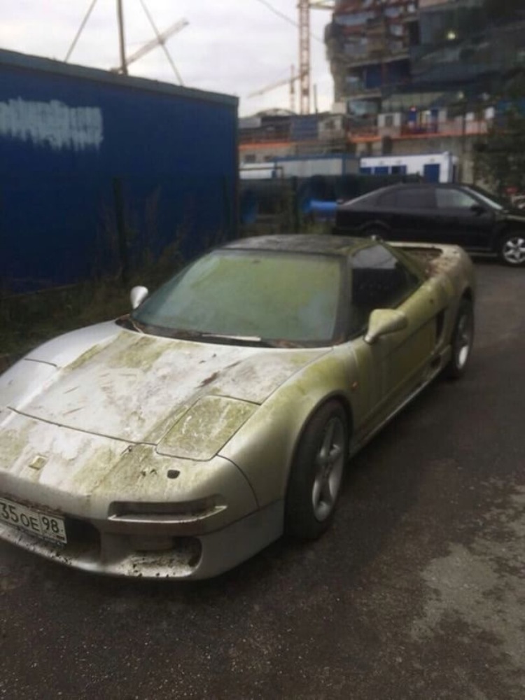 ¿Cómo ha acabado este Honda NSX abandonado en un bosque ruso?