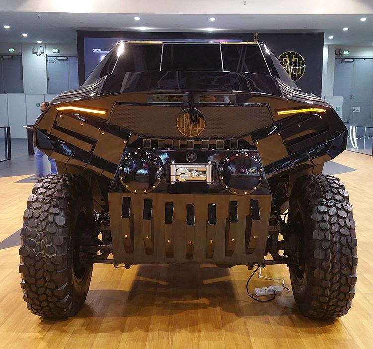 Devel Sixty: Un todotereno militar de 730 CV y tres ejes con el que poder sobrevivir a un apocalipsis zombie