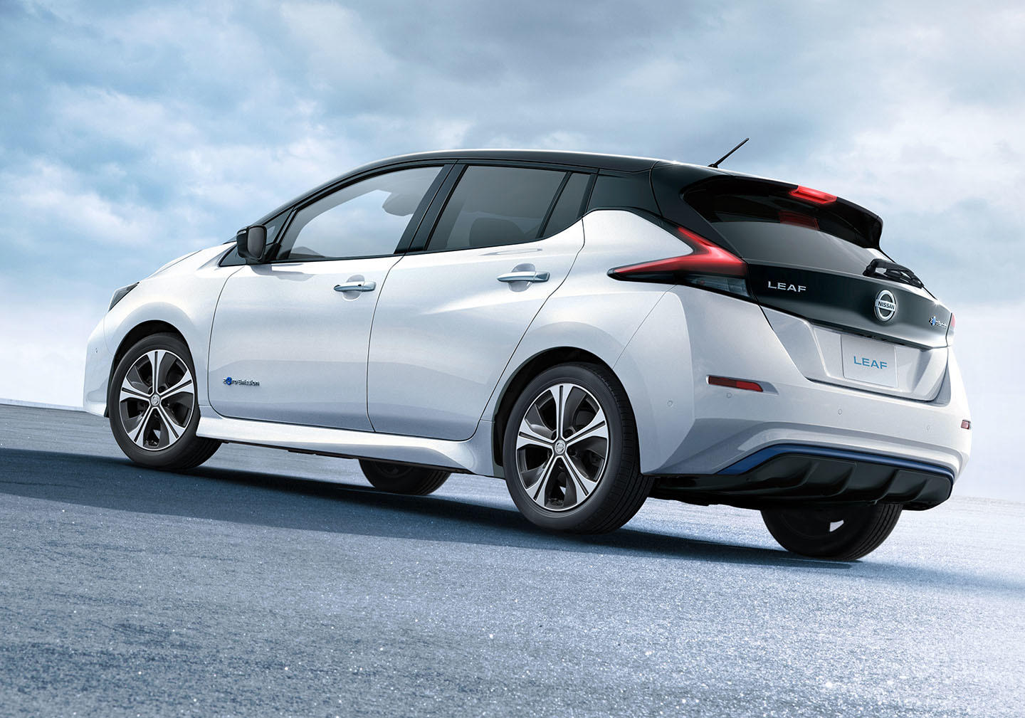 Llega el Nissan LEAF 2018: Te contamos su precio y equipamiento