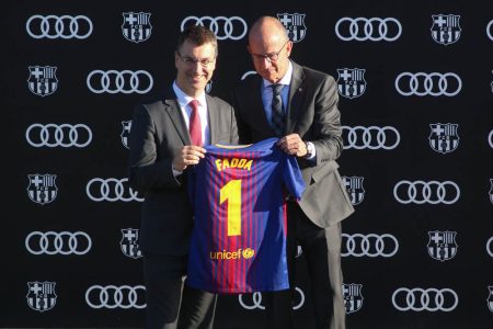 Los jugadores del FC Barcelona reciben sus Audi para 2018-2019: ¿Qué coche tiene cada jugador?