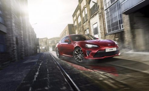 Toyota GT86 2018: Mismo motor 2.0 bóxer de 200 CV, pero frenos Brembo de serie