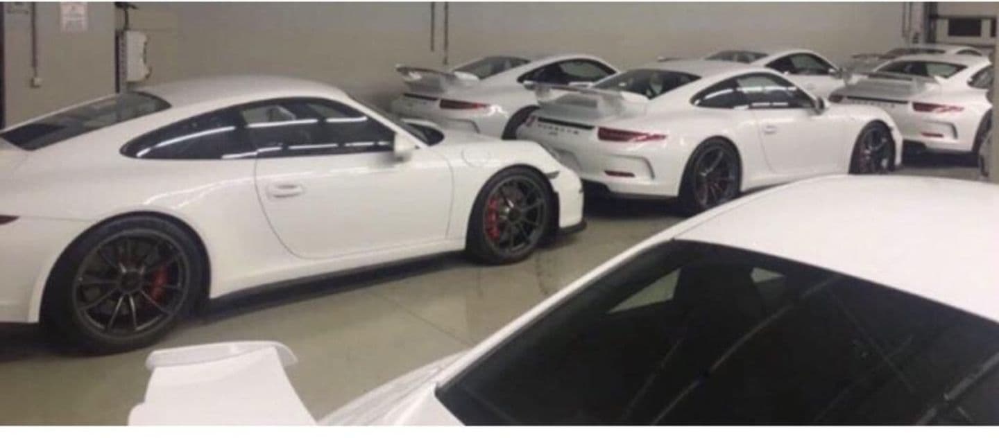 18 Porsche 911 GT3 (2015) blancos y con las mismas especificaciones a la venta: ¿De dónde salen?