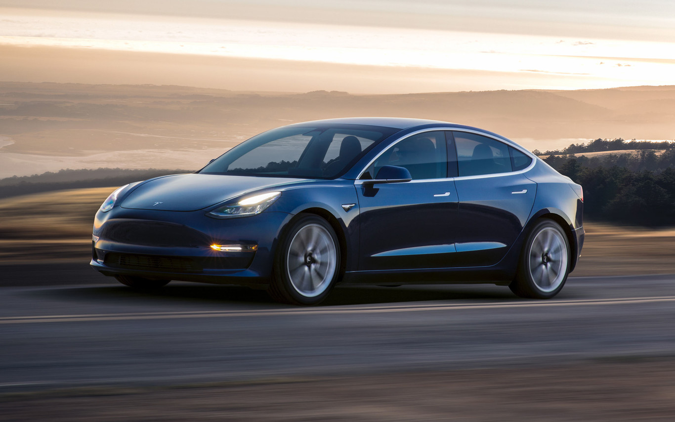 El Tesla Model 3 continúa adelante: se reducen las listas de espera