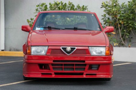 ¿Quieres un Alfa Romeo 75 Turbo Evoluzione? Ahora puedes hacerte con una de las 500 unidades