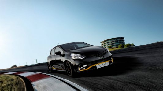 Renault Clio R.S. 18: Con los colores de Fórmula 1 y escape Akrapovic