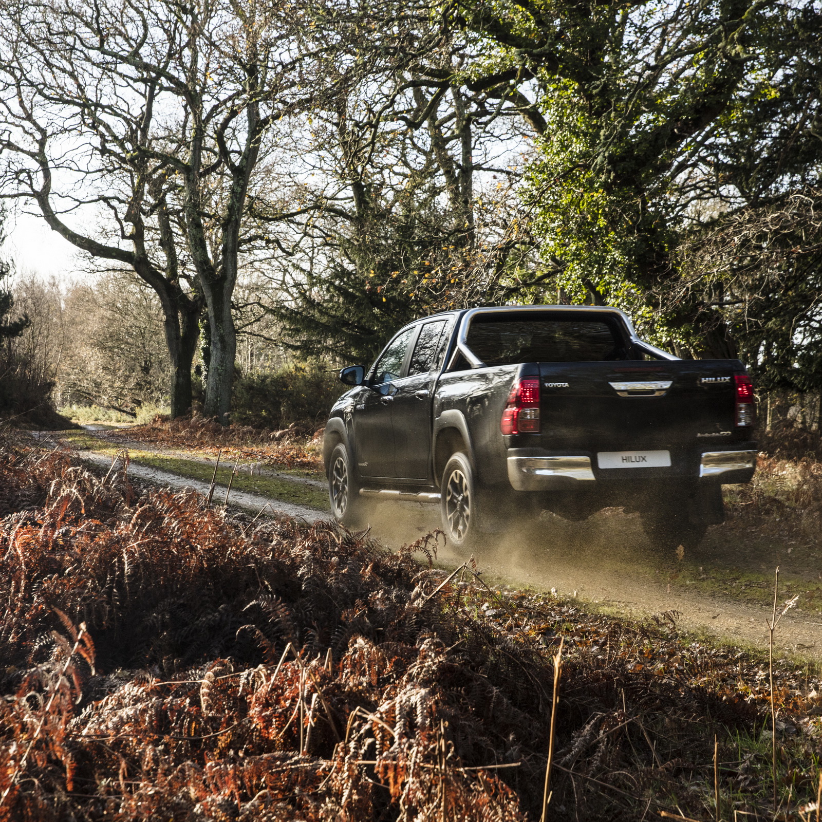 Toyota Hilux 'Invincible 50 Chrome': Así se celebra el 50 aniversario