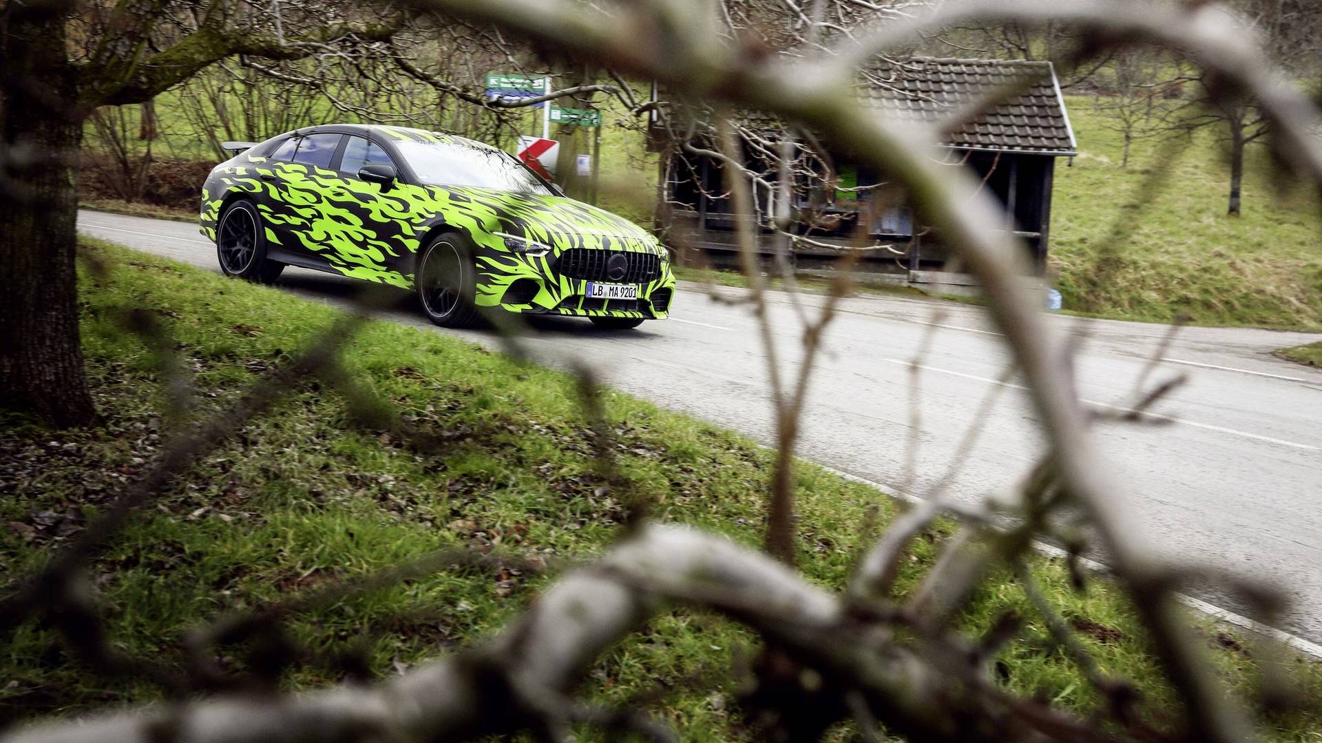 Casi al descubierto: Mercedes AMG GT Coupé, ¡menudo camuflaje!