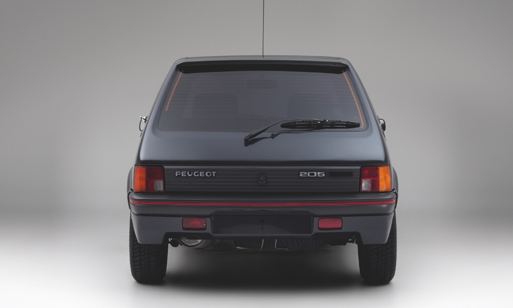 ¿Quieres un Peugeot 205 GTI blindado? Existe y ahora puedes hacerte con uno...