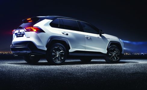 El nuevo Toyota RAV4 rompe con lo establecido: ¿Qué aportará frente al actual?