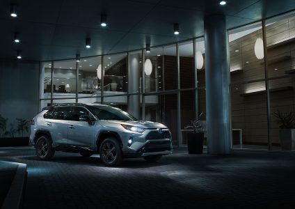 El nuevo Toyota RAV4 rompe con lo establecido: ¿Qué aportará frente al actual?