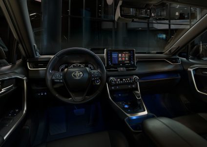 El nuevo Toyota RAV4 rompe con lo establecido: ¿Qué aportará frente al actual?