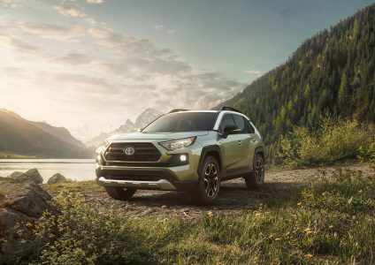 El nuevo Toyota RAV4 rompe con lo establecido: ¿Qué aportará frente al actual?