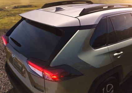 El nuevo Toyota RAV4 rompe con lo establecido: ¿Qué aportará frente al actual?