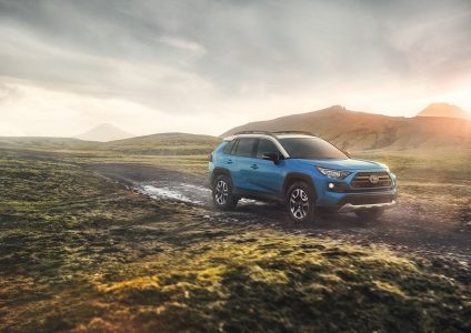 El nuevo Toyota RAV4 rompe con lo establecido: ¿Qué aportará frente al actual?