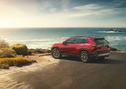 El nuevo Toyota RAV4 rompe con lo establecido: ¿Qué aportará frente al actual?