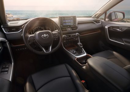 El nuevo Toyota RAV4 rompe con lo establecido: ¿Qué aportará frente al actual?