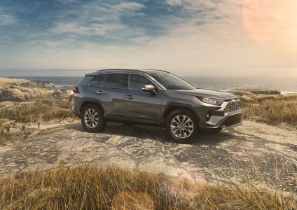 El nuevo Toyota RAV4 rompe con lo establecido: ¿Qué aportará frente al actual?