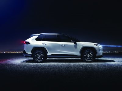 El nuevo Toyota RAV4 rompe con lo establecido: ¿Qué aportará frente al actual?