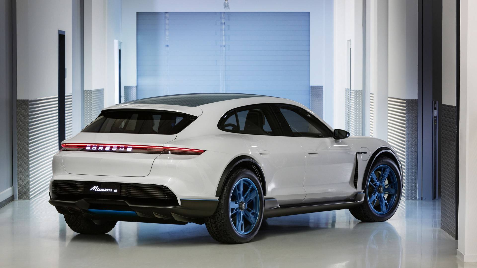 Oficial: el segundo Porsche eléctrico ya tiene nombre... y fecha