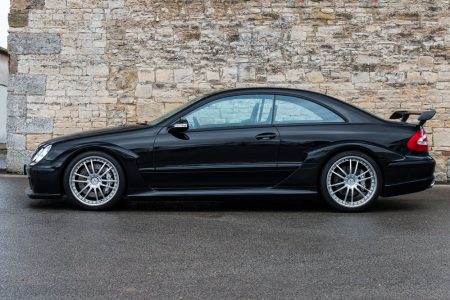 ¿Cuánto pagarías por un Mercedes CLK DTM AMG de 2004 con volante a la derecha?