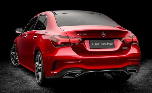 El Mercedes Clase A L Sport Sedán ya es oficial... pero no lo esperes por aquí