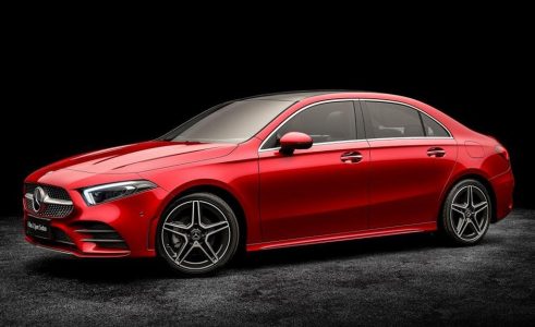 El Mercedes Clase A L Sport Sedán ya es oficial... pero no lo esperes por aquí