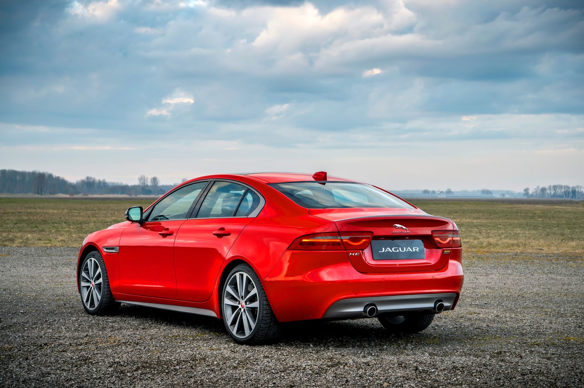 La edición limitada "300 Sport" aterriza en los Jaguar XE, XF y XF Sportbrake