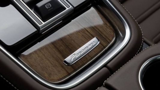 Porsche Exclusive luce musculatura con el Panamera