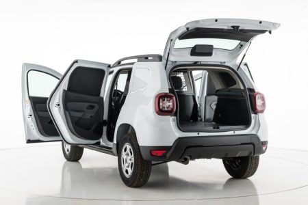 Así luce la versión comercial del Dacia Duster: Austero y con gran capacidad de carga