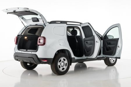 Así luce la versión comercial del Dacia Duster: Austero y con gran capacidad de carga