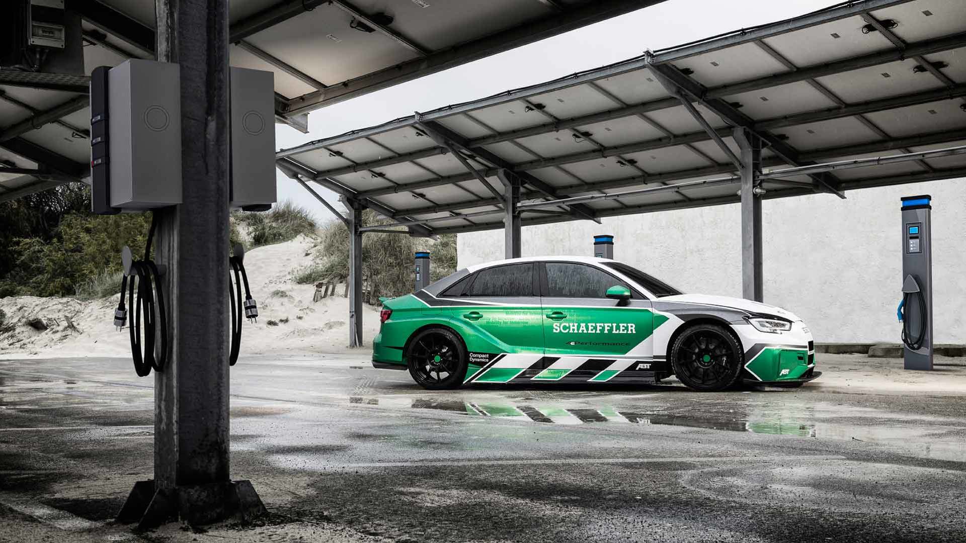 Audi RS3 Schaeffler 4ePerformance: ¡1.200 CV movidos por cuatro motores eléctricos!