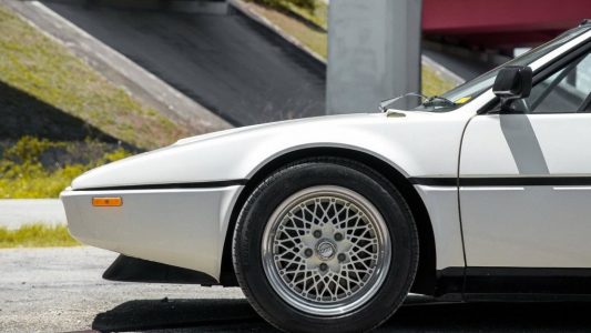 Sale a la venta un BMW M1 con poco más de 12.000 kilómetros