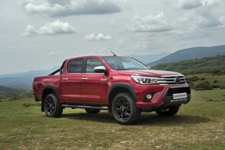 Toyota Hilux Invincible: Así es la serie especial más cara y equipada del pick-up