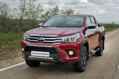 Toyota Hilux Invincible: Así es la serie especial más cara y equipada del pick-up