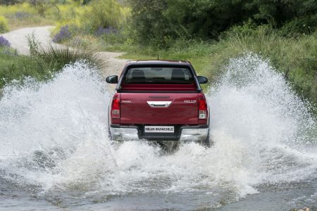 Toyota Hilux Invincible: Así es la serie especial más cara y equipada del pick-up